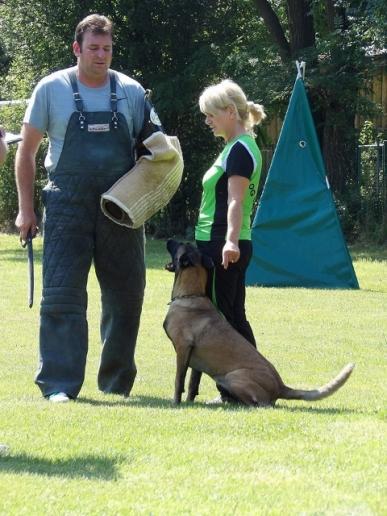 Monika Kellerer mit Casty und Figurant Thomas Speil